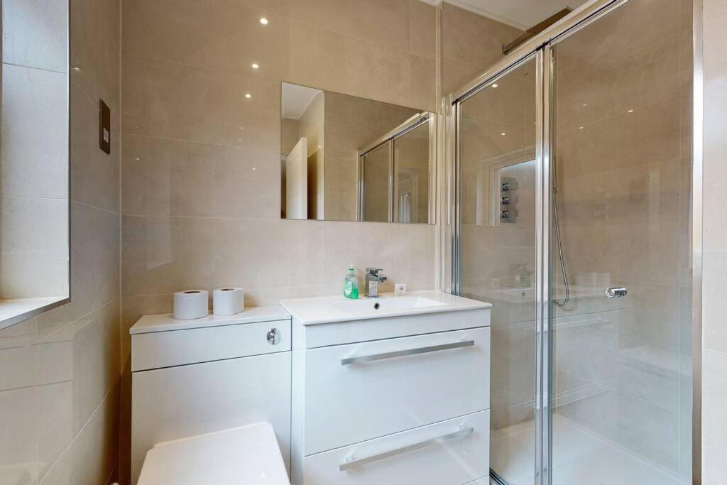 Elegant 2Bed Flat 10Min To Wimbledon Tennis Courts Лондон Экстерьер фото
